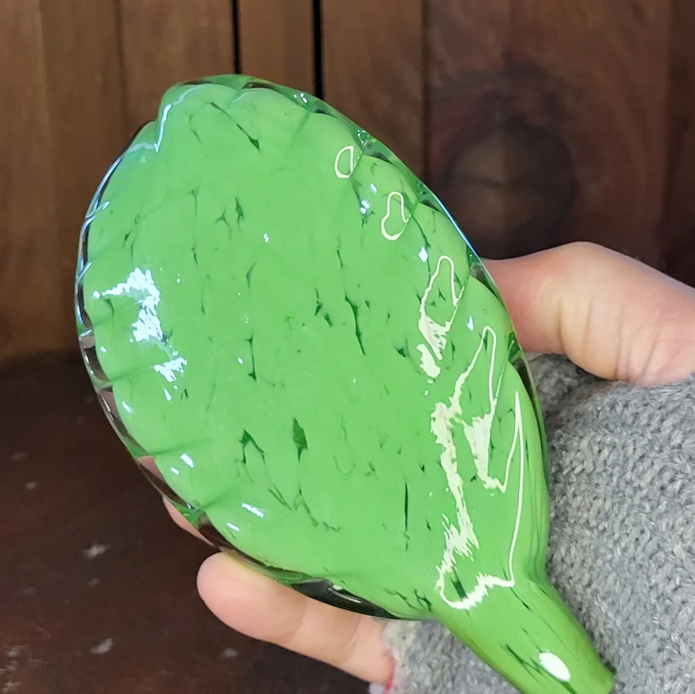 Glass Ladybug on Leaf Figurine - Picture 13 of 15